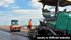 Строительство дороги в Крыму (архивное фото)