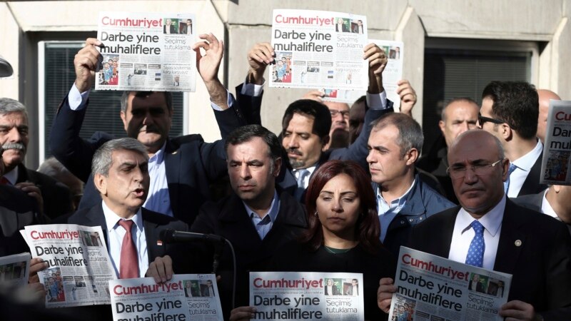 Turska: Tužilaštvo tražilo duge kazne za novinare Džumhurijeta