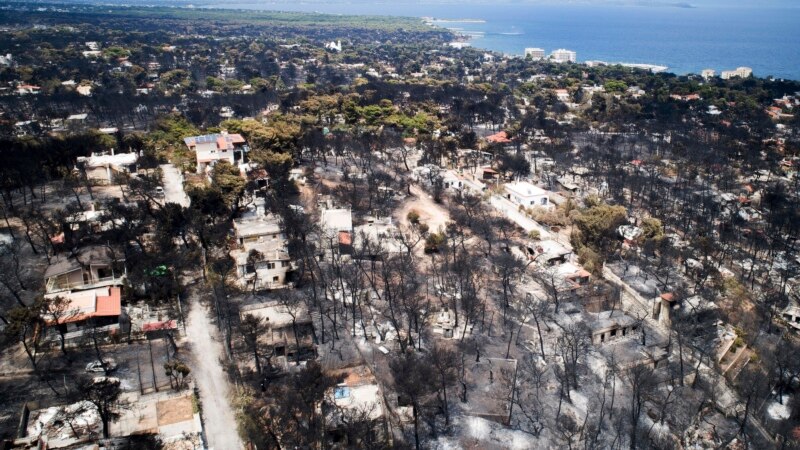 Во Грција сменети началниците на полицијата и на противпожарната служба