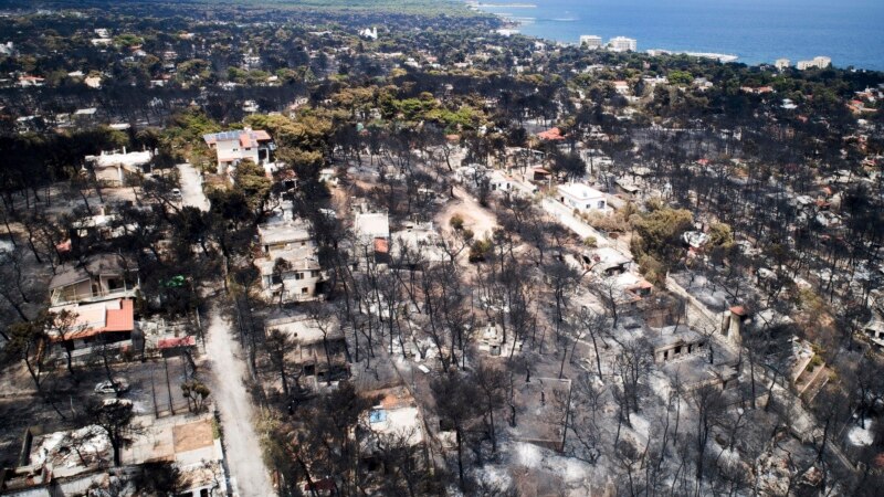 Дваесет грчки функционери осомничени во врска со пожарот кај Атина