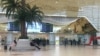 Türkiýä goýberilmedik türkmenistanlylar aeroportda nägileligini bildirdiler