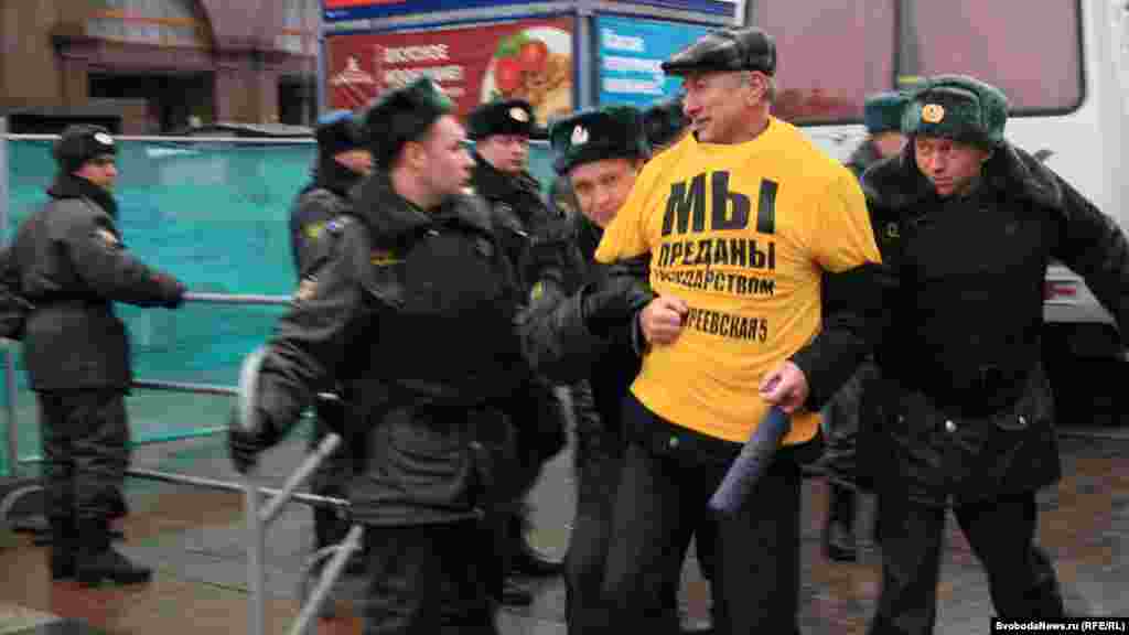 ​​​​Московська поліція затримала в районі Червоної площі 12 осіб, які намагалися провести несанкціоновану акцію протесту