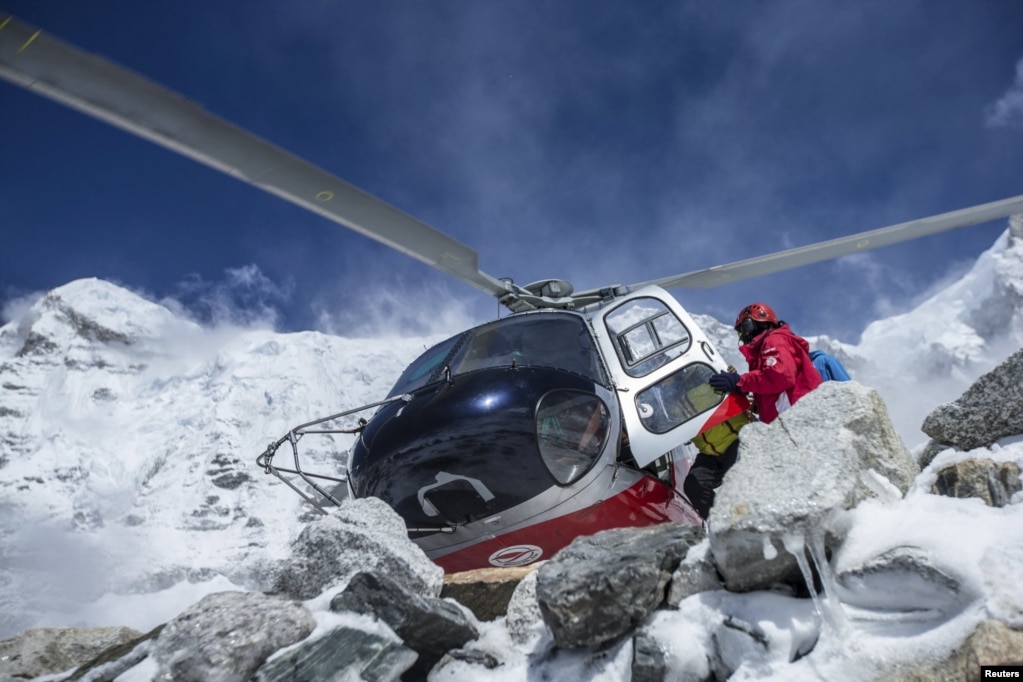 در سال ۲۰۱۵ بهمن به‌دلیل زمین‌لرزه جان ۲۰ کوهنورد را گرفت