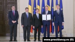 Klaus Iohannis, alături de liderii partidelor care au demis Guvernul Dăncilă. 