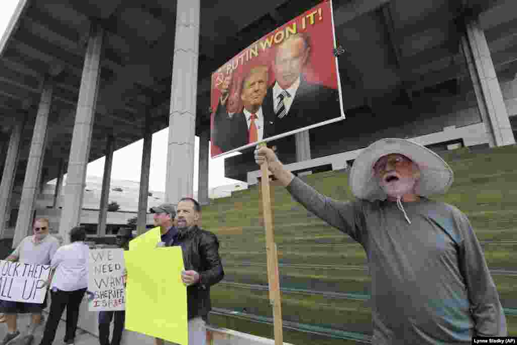 САД - Американскиот претседател Доналд Трамп е подготвен повторно да воведе делумна блокада на владата или да прогласи вонредна состојба ако Конгресот на му одобри пари за ѕид на границата со Мексико, соопшти Белата куќа.