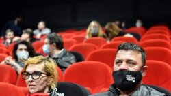 U zatvorenom prostoru obavezne su zaštitne maske