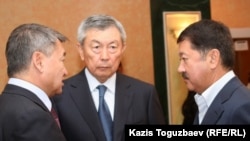 Даниал Ахметов, бывший министр обороны Казахстана, Нуртай Абыкаев, председатель КНБ Казахстана, и Болат Утемуратов, бывший управляющий делами президента Казахстана.