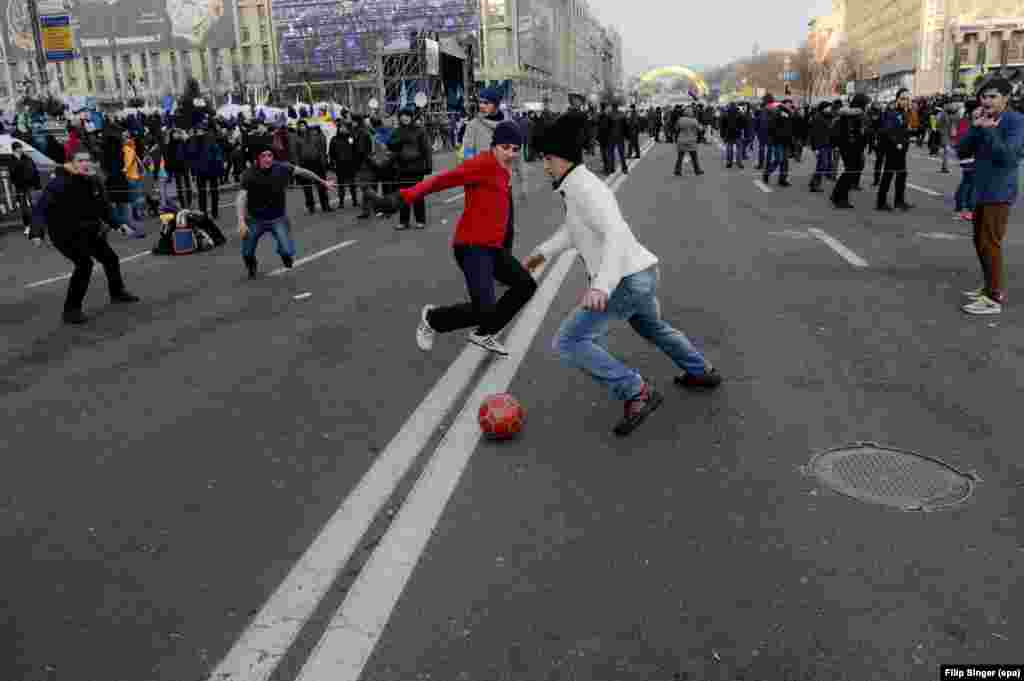 Antigovernment protesters play soccer on Independence Square in Kyiv, Ukraine. (epa/Filip Singer)