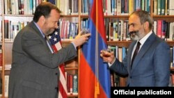 Фотография со страницы посольства США в Армении в Facebook
