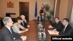 Спикер парламента Грузии встретился с консультантом Фонда Роберта Боша Дитером Боденом