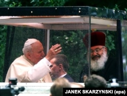 Папа Римський Іван Павло II і глава УГКЦ Любомир Гузар. Київ, 23 червня 2001 року