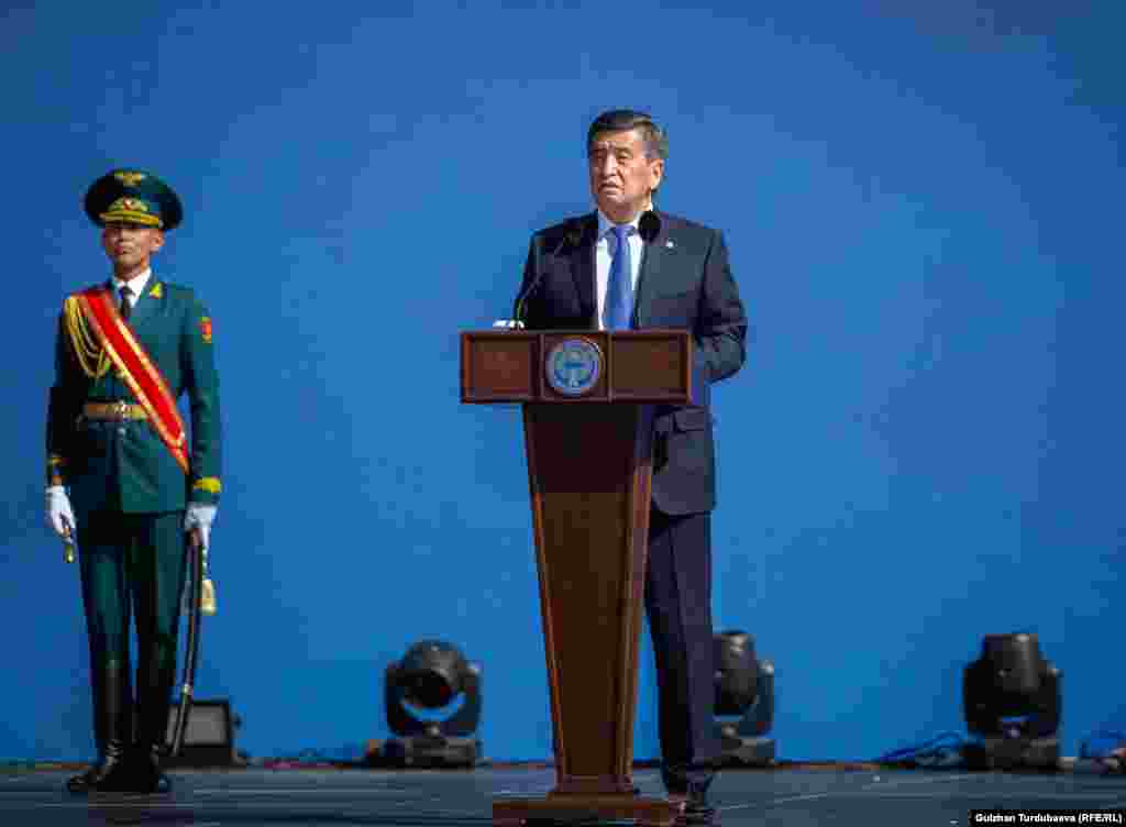 Президент Сооронбай Жээнбеков, выступая перед собравшимися, призвал народ к единству.&nbsp;