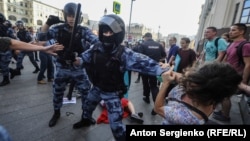 Избиение протестующих на акции оппозиции в центре Москвы, 27 июля 2019 года