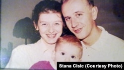 Стана Чишич пен Самир және қыздары Иринаның 1990-жылдардағы суреті.