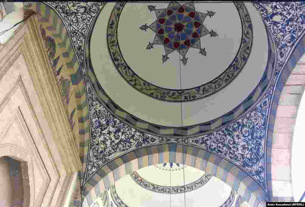 The interior of the Sultan Mehmet Fatih Grand Mosque