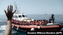 Spašeni migranti i izbjeglice u blizini italijanske obale sa osobljem Lekara bez granica, ilustrativna fotografija