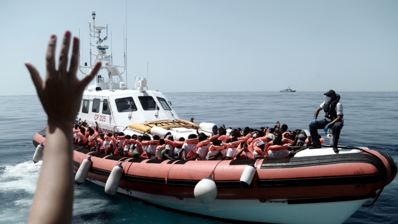 Prvi brod s migrantima sa Akvarijusa stigao u Španiju 