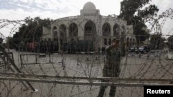 Колючий дріт біля палацу президента Єгипту