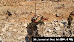 افغان سرتېري په اچین کې د عملیاتو پر مهال - د ارشیف انځور