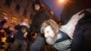 Российская полиция задерживает человека (архивное фото)