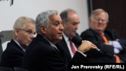 BBG Chairman Isaacson and other BBG governors at RFE headquarters in Prague, 13Oct2010