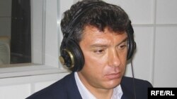 Boris Nemțov în biroul Radio Europa Liberă/Libertatea de la Moscova în martie 2006