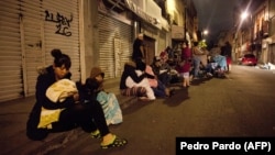 Людзі на вуліцы ў цэнтры Мэхіка падчас землятрусу. 7 верасня 2017 году