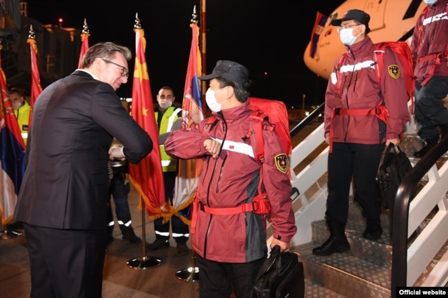 Serbian President Aleksandar Vucic (without mask) welcomes Chinese health experts and a planeload of Chinese medical supplies to Belgrade on March 21, 2020.