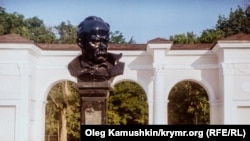 Памятник Тарасу Шевченко в Симферополе, Крым, 2014 год