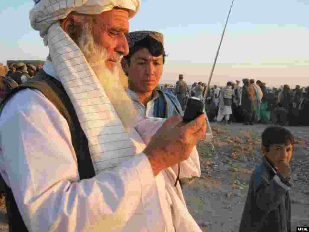 Demand far outstripped supply. There were rarely enough radios for everybody: “Thanks for the radios, but there are too few! Look at how many people did not get one,” said a resident of Helmand.