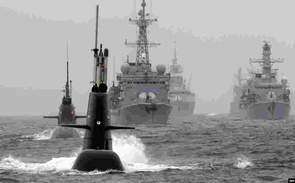 Подводные лодки и корабли стран НАТО во время учений в Северном море в начале мая 2015 года.&nbsp;