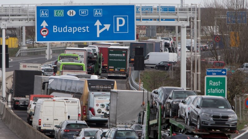 Hungaria do të rishikojë rregullat e udhëtimit me vendet fqinje