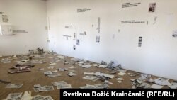 Na izložbi o 90-im nakon što su je demolirali huligani