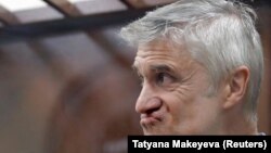 Майкл Калви дар додгоҳ 