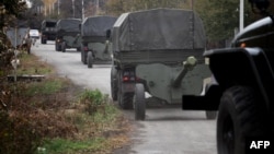Separatists drive a column of 15 anti-tank guns in the Donetsk region.