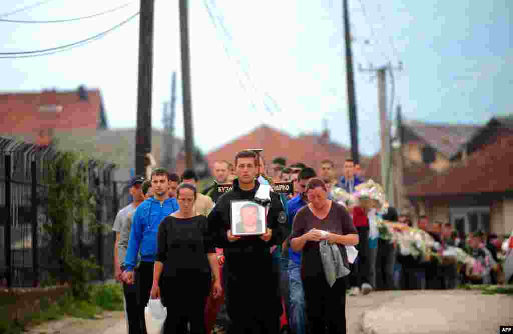 Sahrana policajca Žarka Kuzmanovskog u selu Brvenica blizu tetova