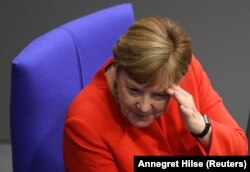 В Брюсселі кажуть, що Анґела Меркель вже задумується про свій політичний спадок і те, з чим вона увійде в історію. На фото: Меркель під час засідання німецького Бундестагу. Берлін, червень, 2020 року