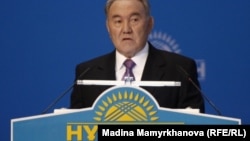 Қазақстан президенті "Нұр Отан" партиясының жиынында сөйлеп тұр. (Көрнекі сурет)