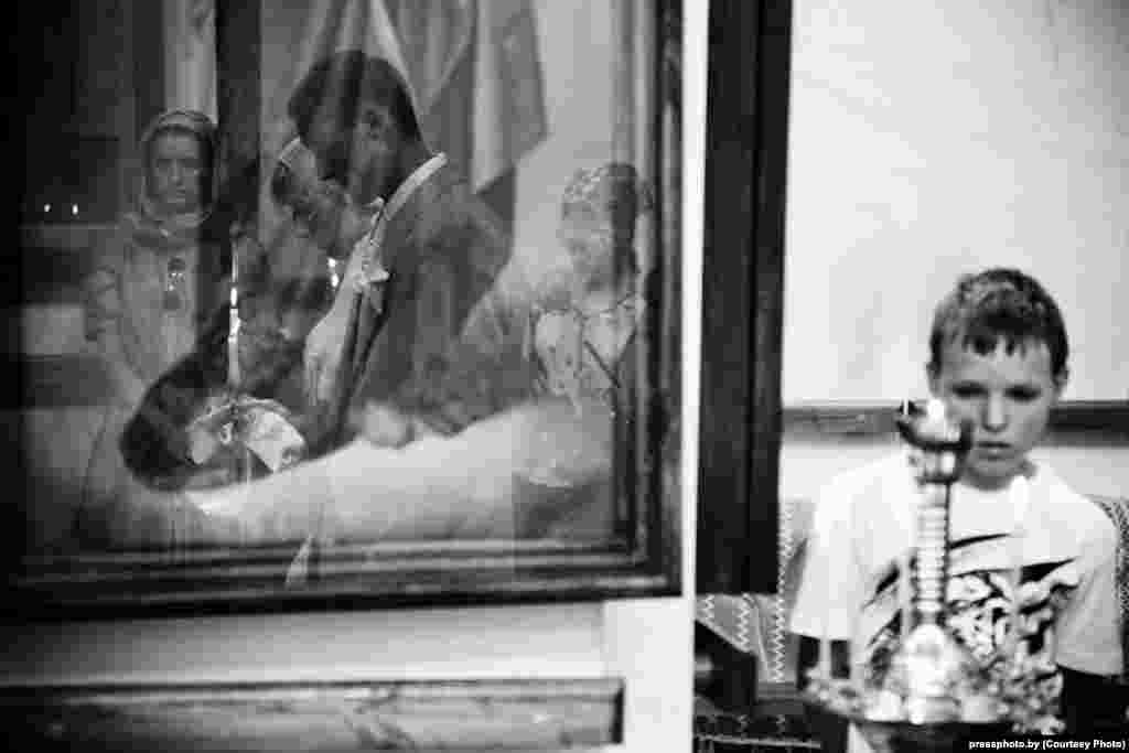 Marriage in an Orthodox church in Myadzel by photographer Uladzimer Nikalaychyk