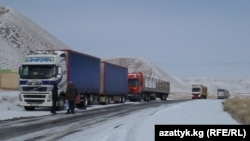 На трассе Бишкек-Торугарт. Иллюстративное фото