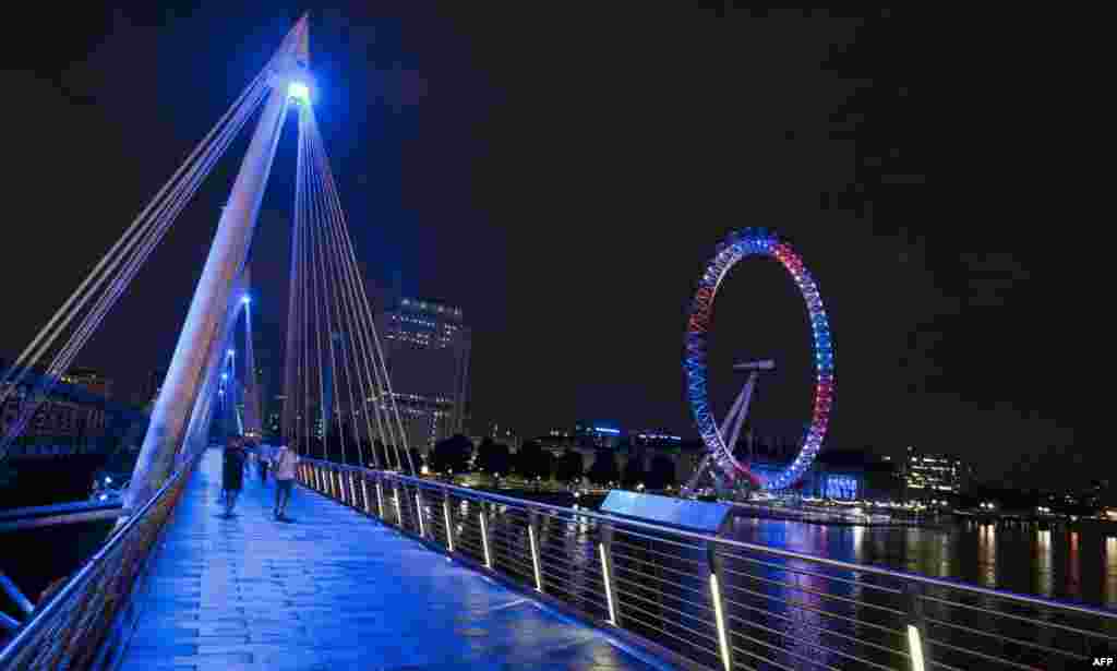 The Golden Jubilee Bridges (left) and the London Eye are illuminated in celebration of the birth of a baby boy for William and Catherine.