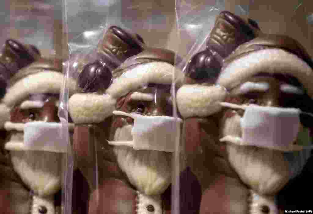 A confectioner offers chocolate Santa Claus wearing a face mask, displayed in the window of a shop in central Frankfurt, Germany, November 22, 2020.