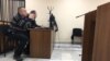 Сотрудник полиции ОП "Юдино" в суде не смог ответить на вопрос, имеют ли право полицейские связывать задержанных "ласточкой" 