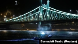 Salvatori pe Dunăre la Budapesta, după naufragiul unei bărci turistice