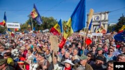 Proteste antiguvernamentale la Chișinău, 4 octombrie 2015.