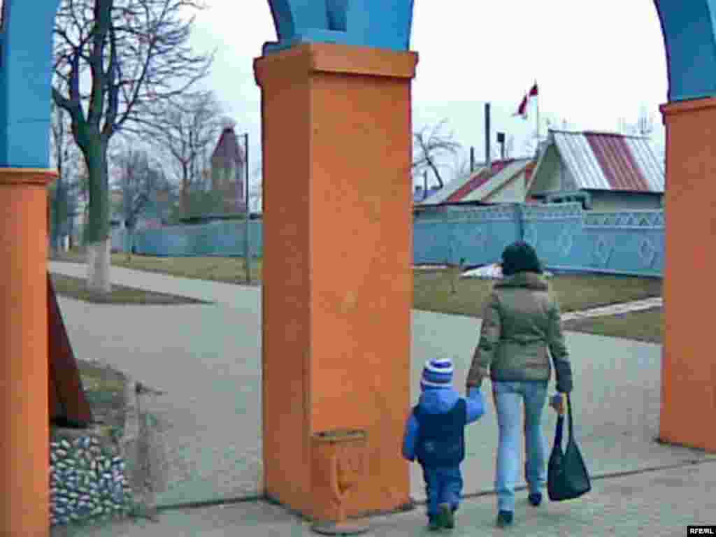 Бел-чырвона-белы сьцяг у Клецку