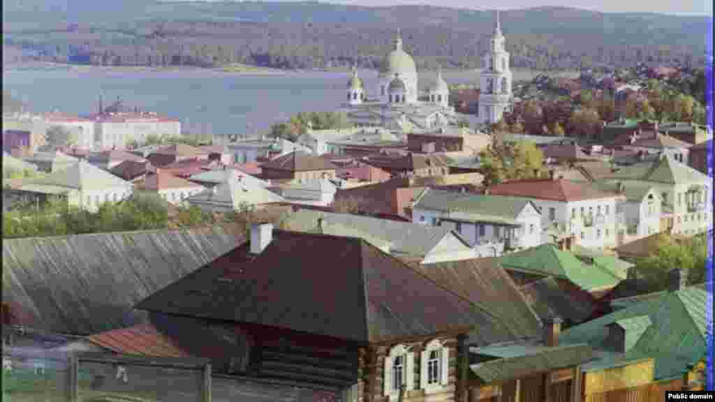 An early 20th-century photograph of the Urals city Zlatoust by the Russian chemist and photographer Sergei Mikhailovich Prokhudin-Gorskii.