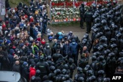 Абаронцы «плошчы Перамен» у Менску перад зачысткай і масавымі арыштамі 15 лістапада