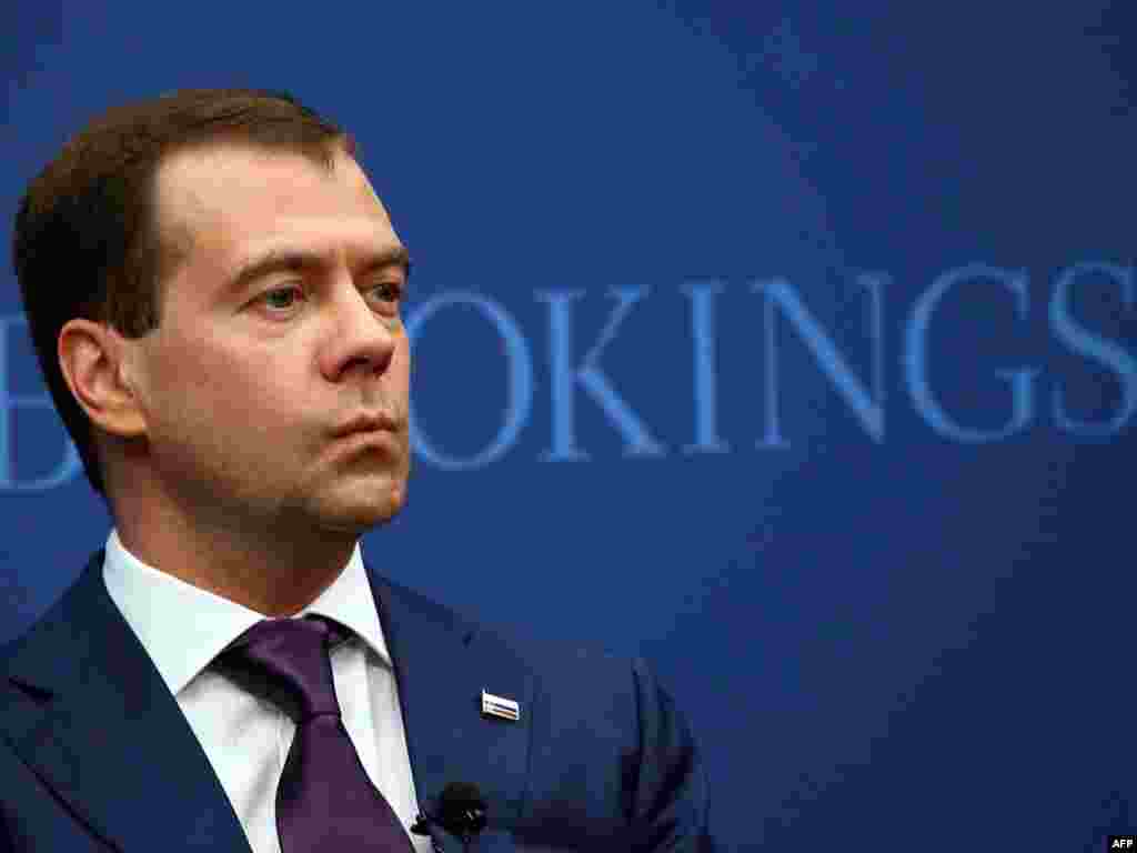 Dmitry Medvedev odgovara na pitanja na "Brookings Institution" u Washingtonu