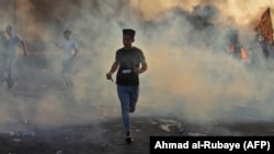 بیش از صد نفر در جریان اعترضات روزهای گذشته جان خود را از دست داده‌اند؛ درگیری‌های این هفته معترضان با نیروهای امنیتی در شهرک صدر بغداد نیز ادامه یافته است.